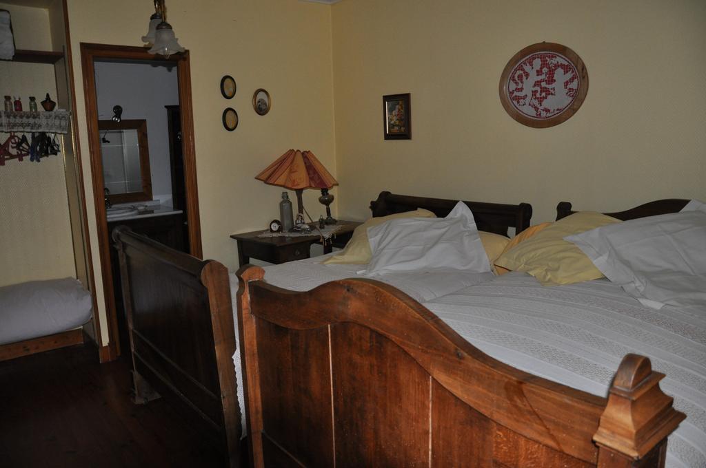 Bed and Breakfast A L'Antan - La Ferme D'Octave Saint-Hilaire-de-Villefranche Zimmer foto