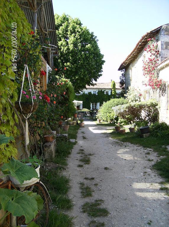 Bed and Breakfast A L'Antan - La Ferme D'Octave Saint-Hilaire-de-Villefranche Exterior foto