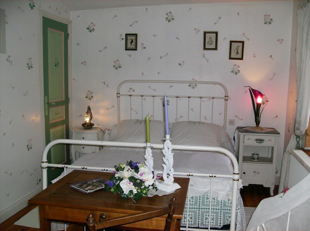 Bed and Breakfast A L'Antan - La Ferme D'Octave Saint-Hilaire-de-Villefranche Zimmer foto